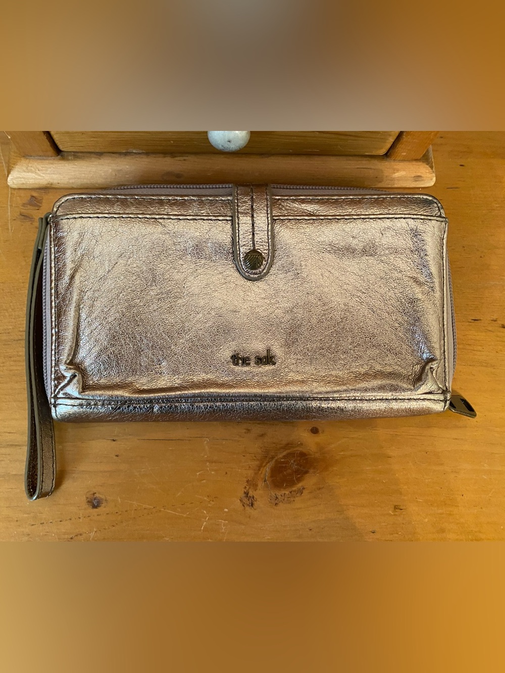 Le Sac Metallic Leather wristlet wallet. GUC 
BEAUTIFUL